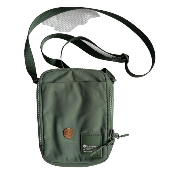 Lululemon Easy Access Crossbody Bag Green Front Pocket 6” x 7” - Picture 8 of 9